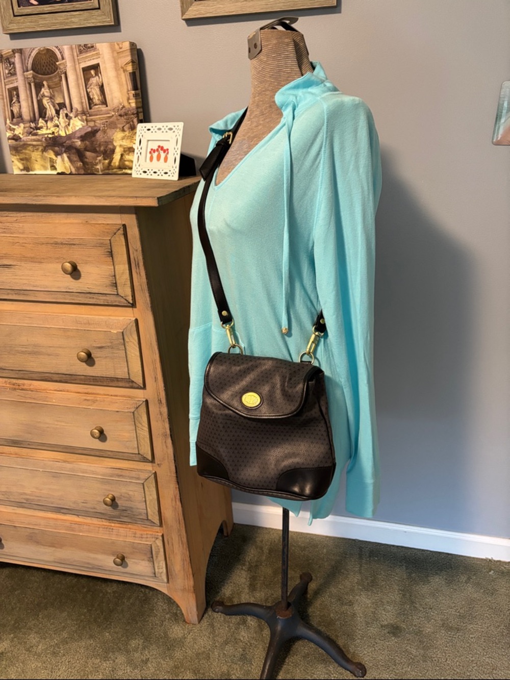 Liz Claiborne Classic Vintage 90’s Black Shoulder Crossbody Bag with Gold Accent